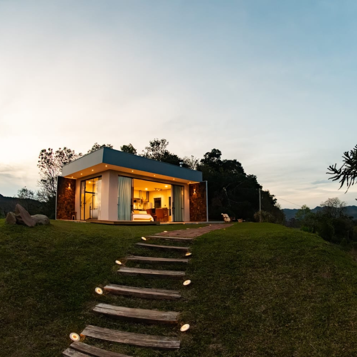Cabana romântica no alto da colina ao entardecer em Santa Cruz do Sul